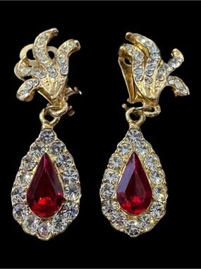 ✨Gorgeous Gold-Tone Red Crystal Teardrop Crystal Drop Clip On Earrings